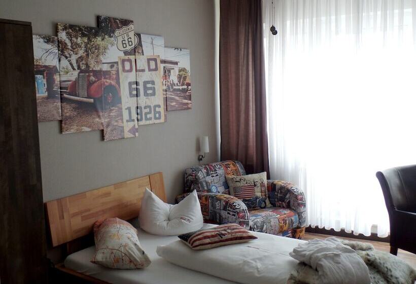 标准单人间, Toy