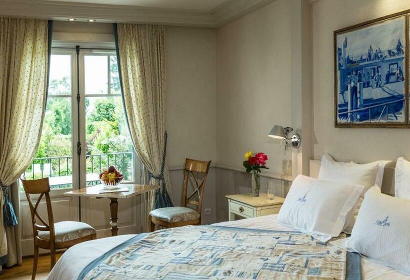 غرفة قياسية مطلّة علي حمام السباحة, Villa Cécile