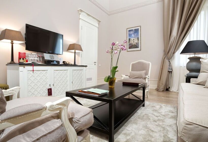 سوییت جونیور, Rodina Grand Hotel And Spa