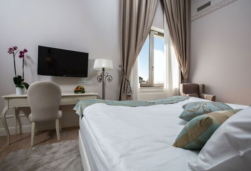 سوییت جونیور, Rodina Grand Hotel And Spa