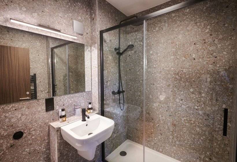 스탠다드 룸, The Royal Toby