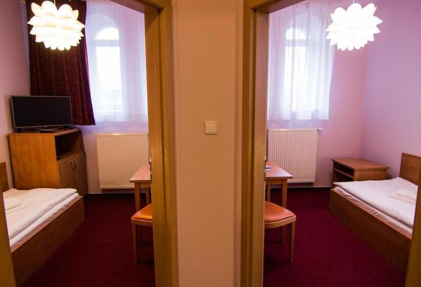 스탠다드 싱글 룸, Hron