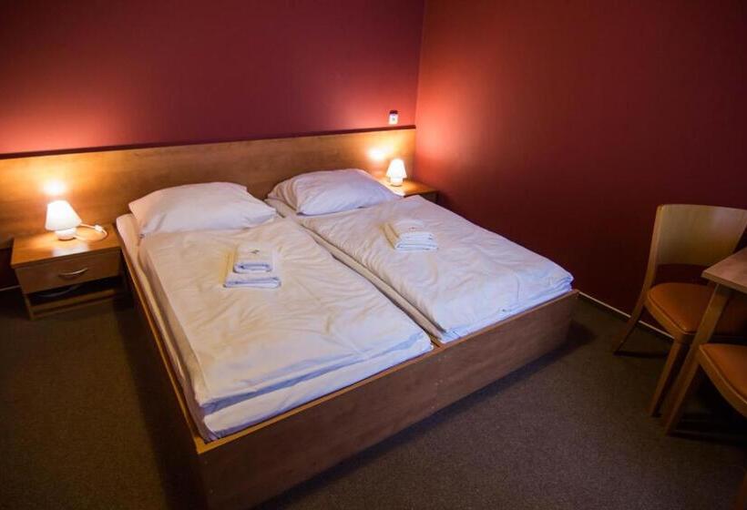 스탠다드 룸, Hron