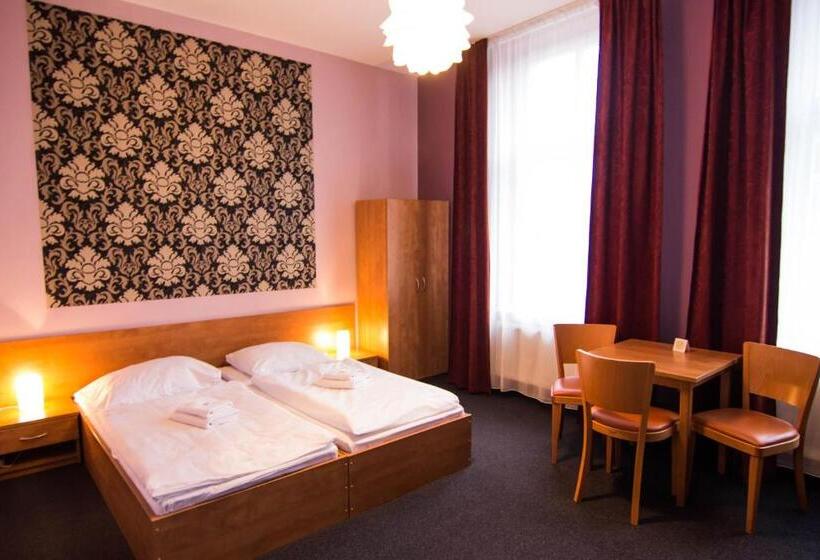 스탠다드 트리플 룸, Hron