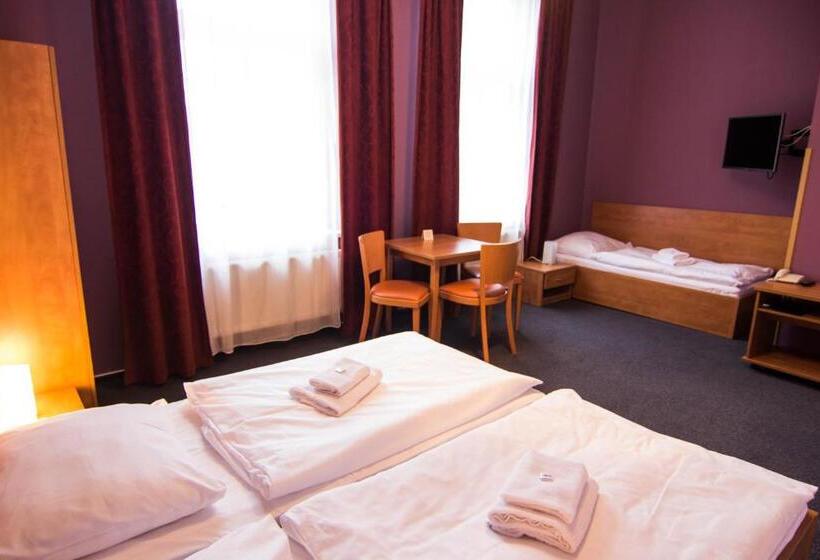 스탠다드 트리플 룸, Hron