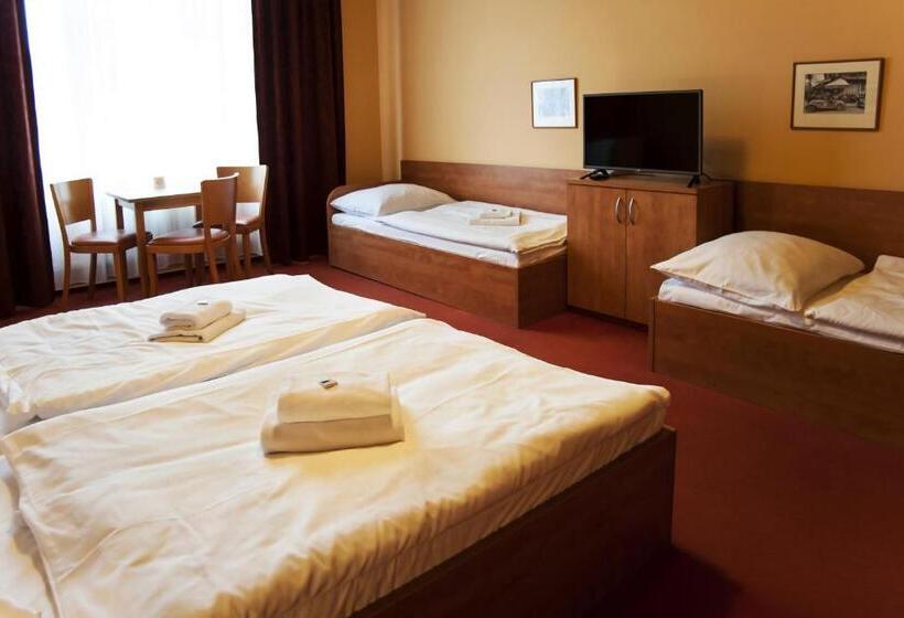 4인용 스탠다드 룸, Hron