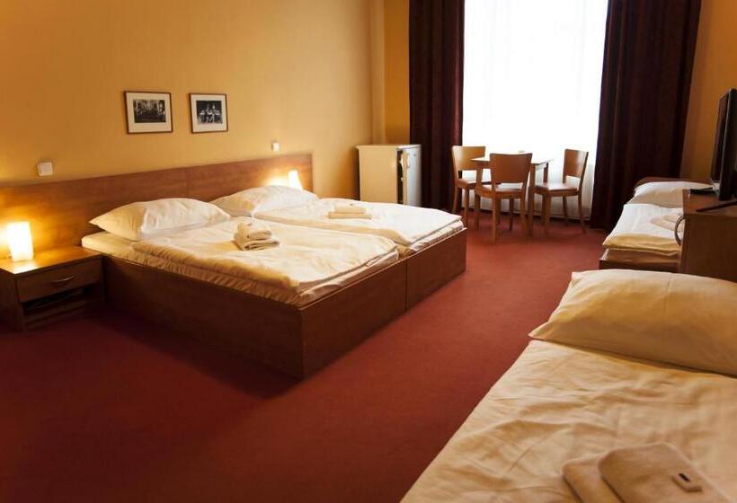 4인용 스탠다드 룸, Hron