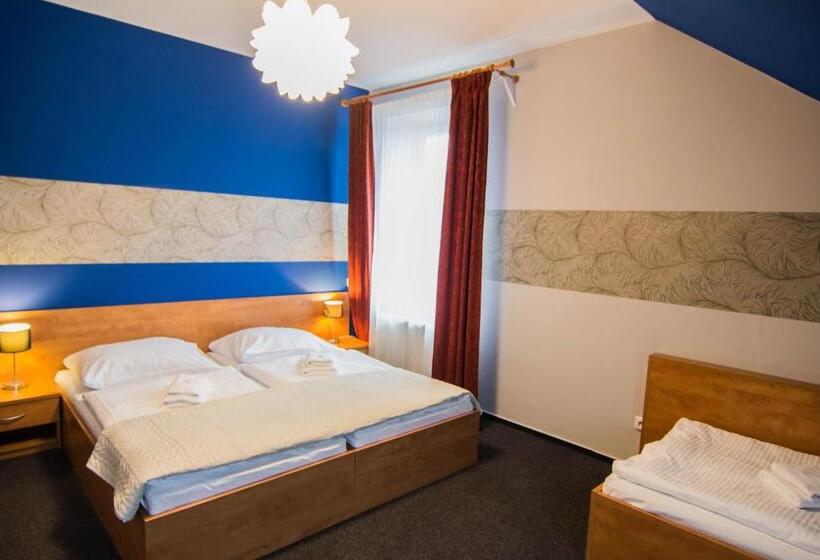 패밀리 스위트, Hron