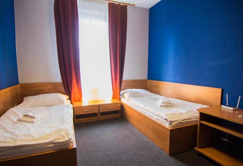 패밀리 스위트, Hron