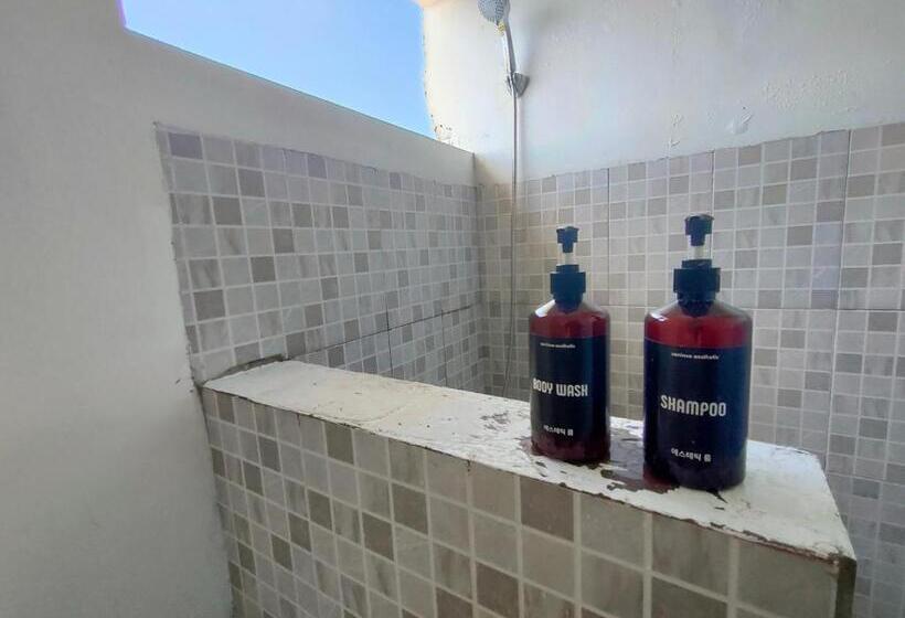 חדר דלוקס עם מרפסת נוף לים, Bali Yogi