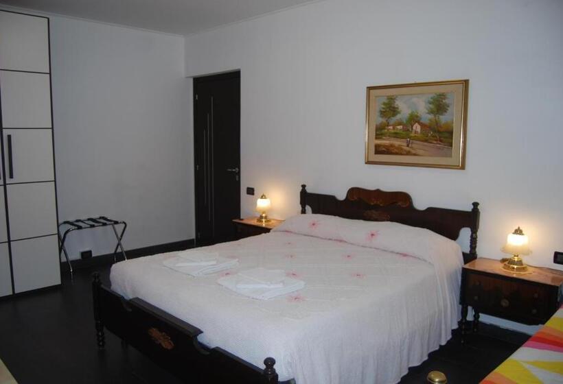 Chambre Triple Standard Salle de bain Extérieure, Casa Mama Guesthouse