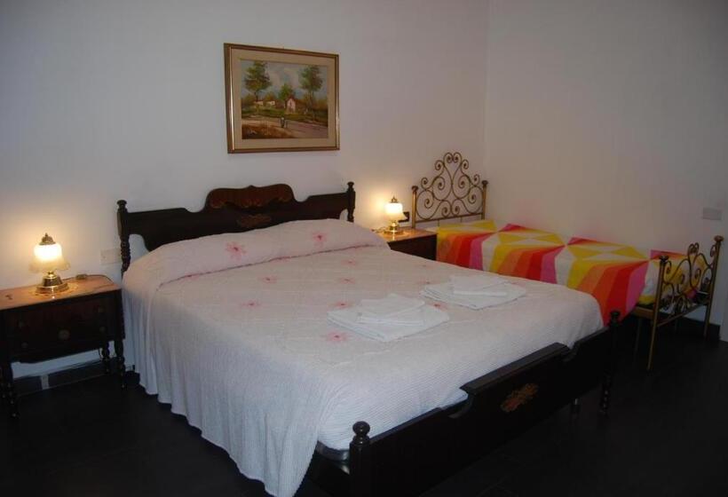 Chambre Triple Standard Salle de bain Extérieure, Casa Mama Guesthouse