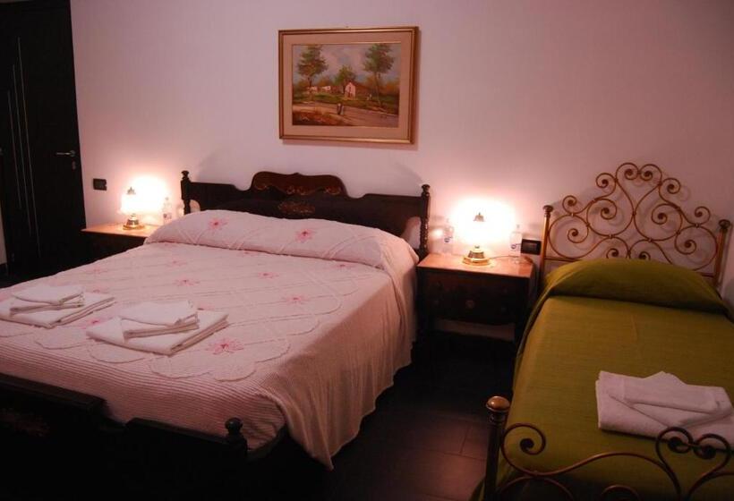 Chambre Triple Standard Salle de bain Extérieure, Casa Mama Guesthouse