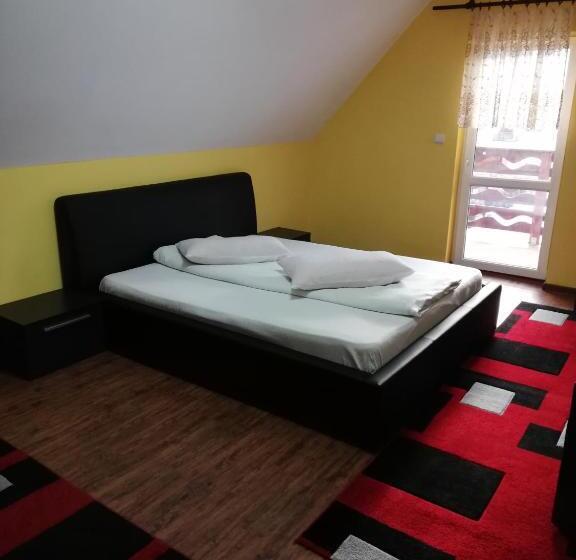 غرفة قياسية ثلاثية مزودة بشرفة, Pension, Camping & Biker Station Zur Deutschen Eiche