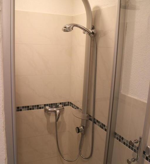 Quarto standart individual, Pension Graf