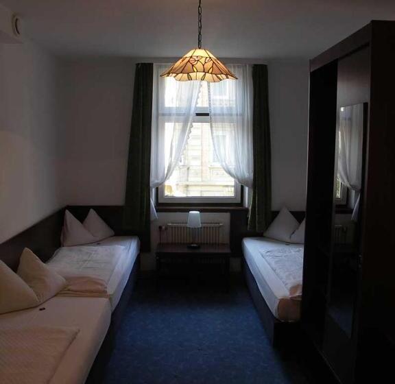 Quarto Triplo Standard Casa de Banho Partilhada, Pension Graf