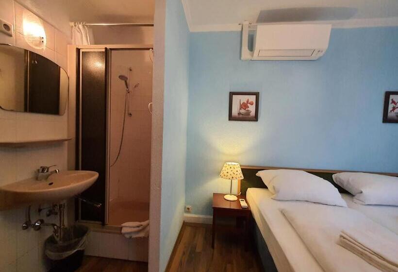 Quarto Standard Casa de Banho Partilhada, Pension Graf