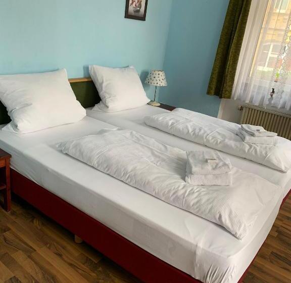 Quarto Standard Casa de Banho Partilhada, Pension Graf