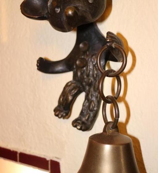 Quarto Familiar, Pension Graf