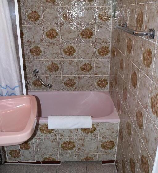 Quarto Familiar, Pension Graf