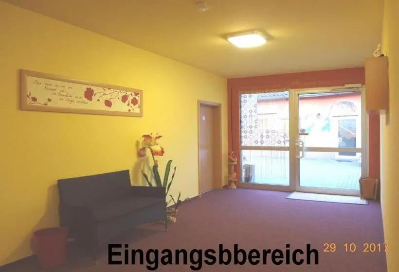 バスルーム共有のトリプルスタンダード, Ferienwohnung Direkt In Ilmenau
