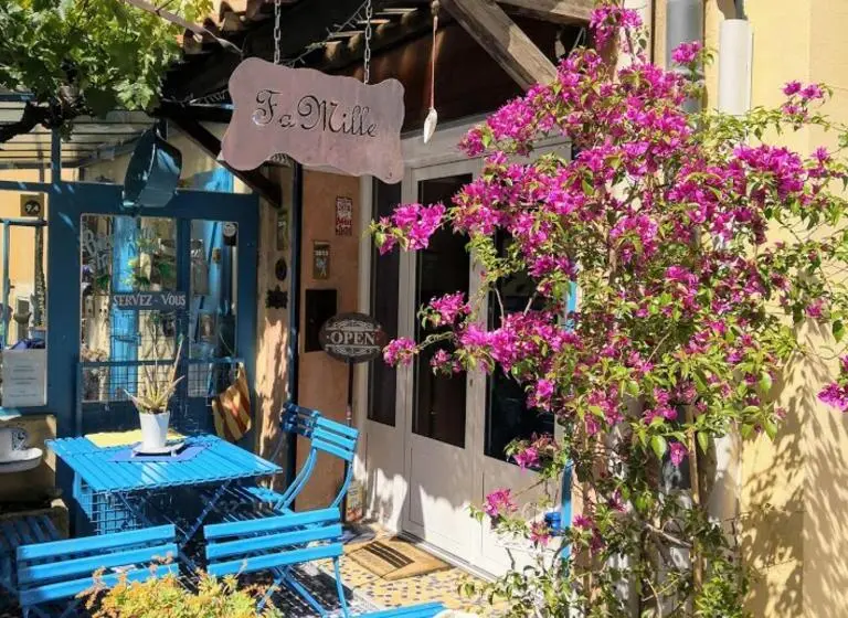 バス共有のスタンダードルーム, Gite Fa Mille Maison Bleu