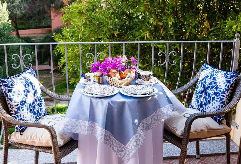 اتاق استاندارد سه تخته با بالکن, Le Maschere B&b