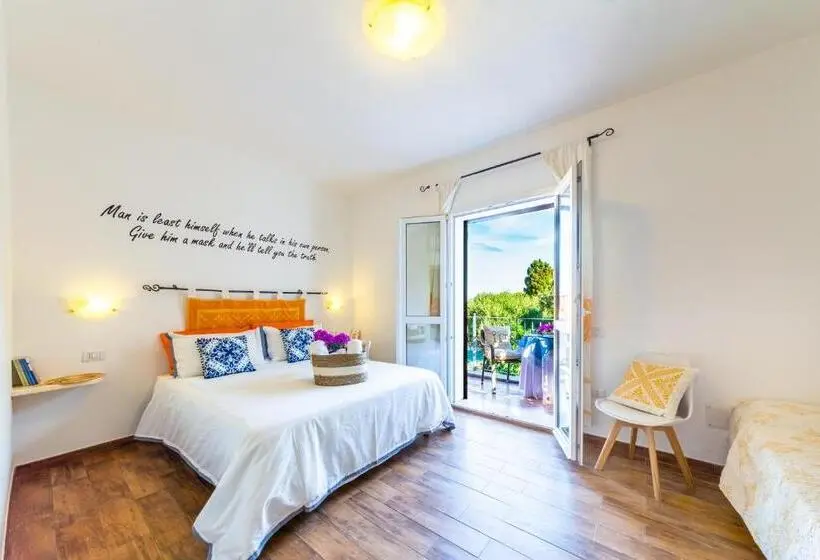 Standard Kolmen Hengen Huone Parveke, Le Maschere B&b
