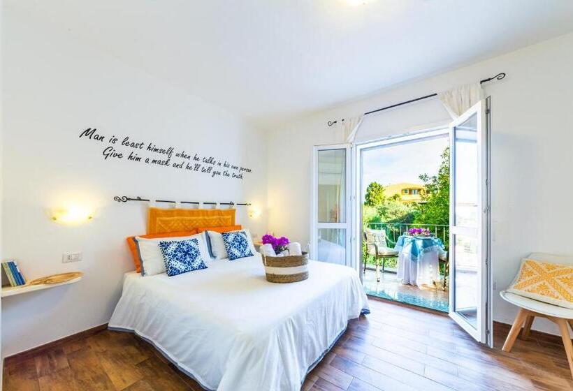 스탠다드 트리플 발코니 룸, Le Maschere B&b