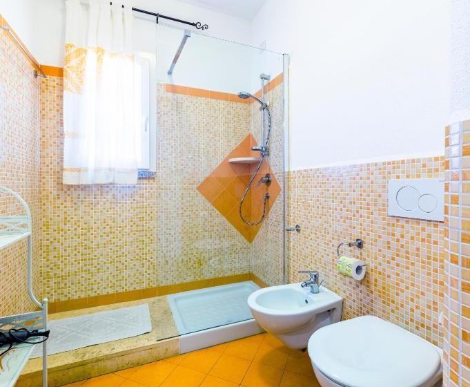 اتاق استاندارد سه تخته با بالکن, Le Maschere B&b