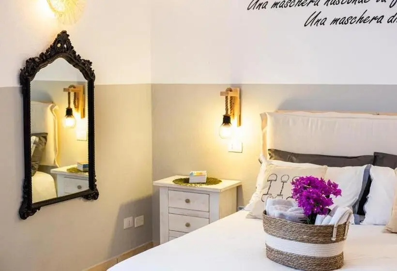 Deluxe Kolmen Hengen Huone, Le Maschere B&b