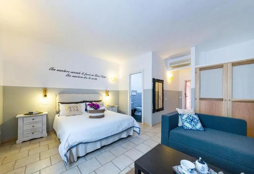 Deluxe Kolmen Hengen Huone, Le Maschere B&b