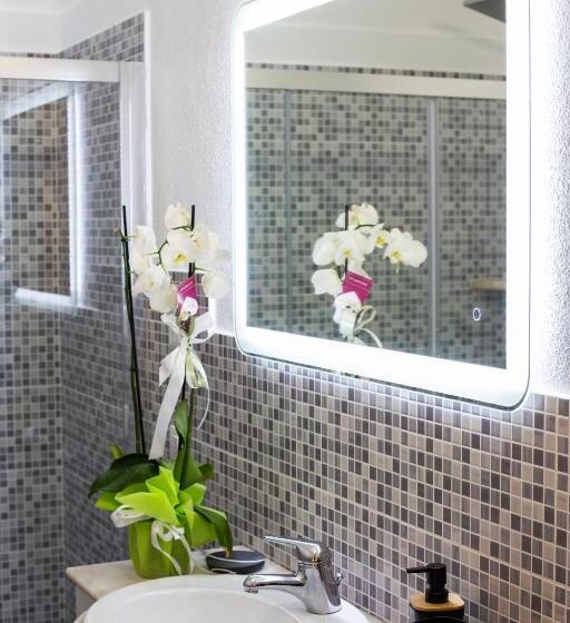 اتاق لوکس سه تخته, Le Maschere B&b