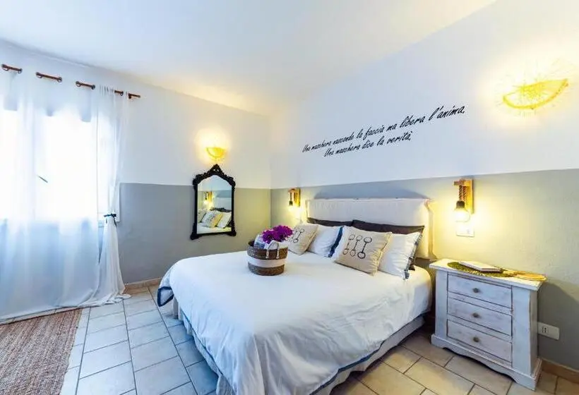 Deluxe Kolmen Hengen Huone, Le Maschere B&b