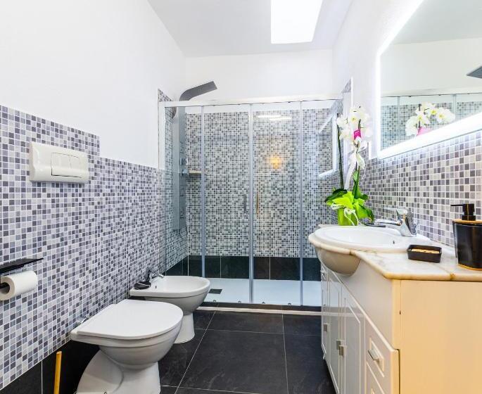 اتاق لوکس سه تخته, Le Maschere B&b