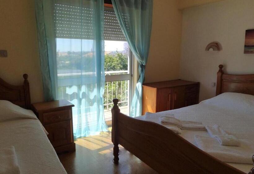 Standard Triple Room with Balcony, Residencial Espadinha