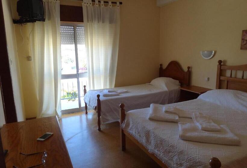 Standard Triple Room with Balcony, Residencial Espadinha