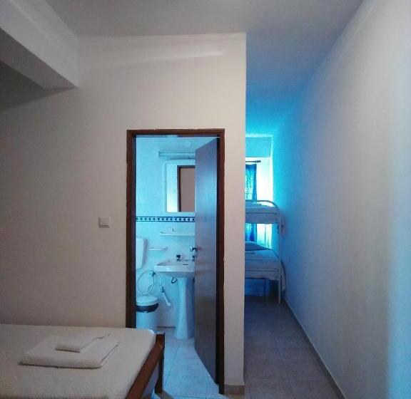 Standard Quadruple Room, Residencial Espadinha