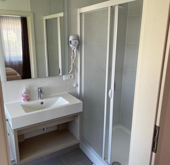 اتاق استاندارد یک نفره, Pension Wob