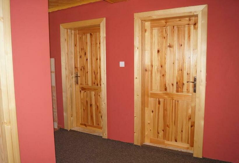 اتاق استاندارد با سرویس بهداشتی مشترک, Privát U Mara