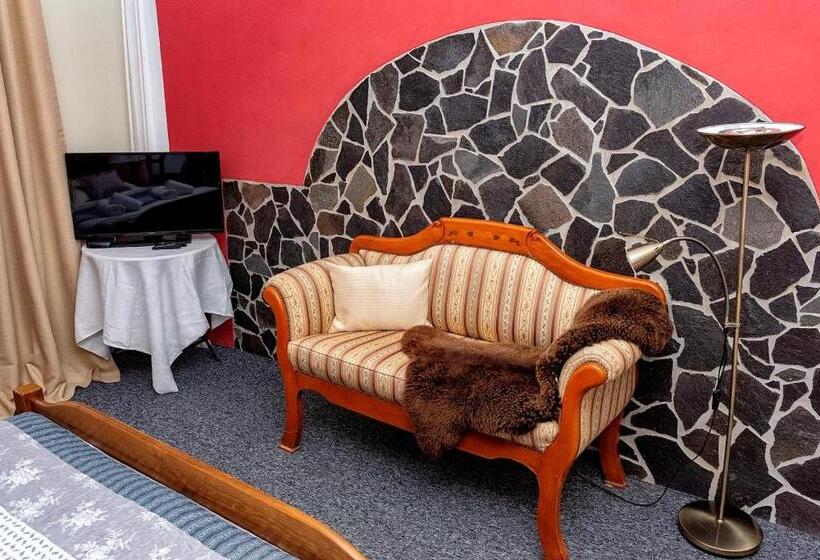 استودیوی استاندارد, Privát U Mara