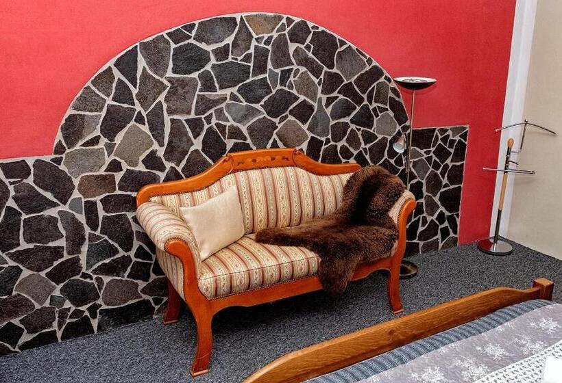 استودیوی استاندارد, Privát U Mara