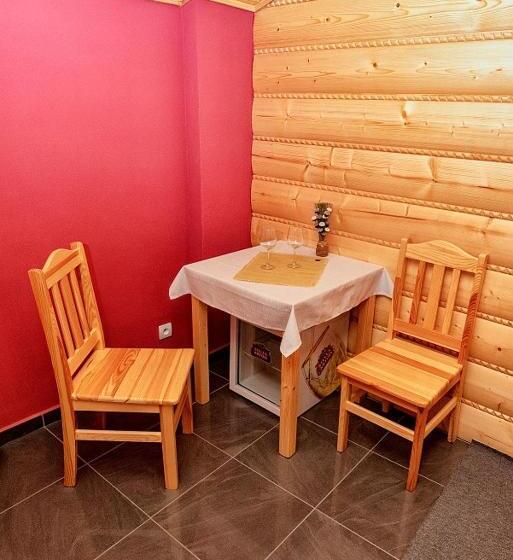 اتاق راحتی سه تخته, Privát U Mara