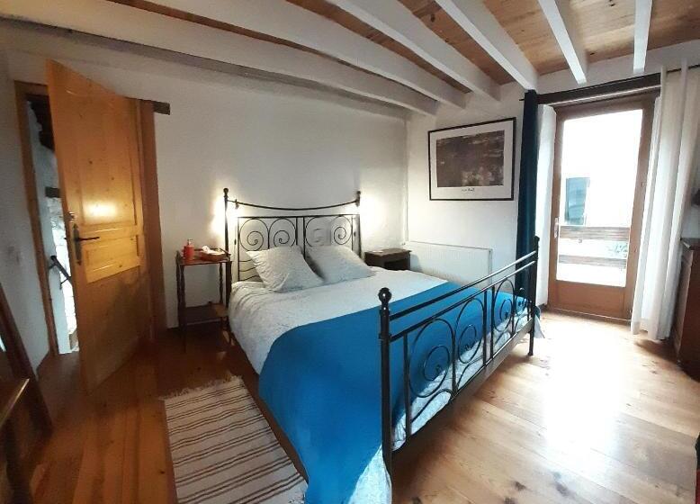 חדר אקונומי, Les Deux Arches