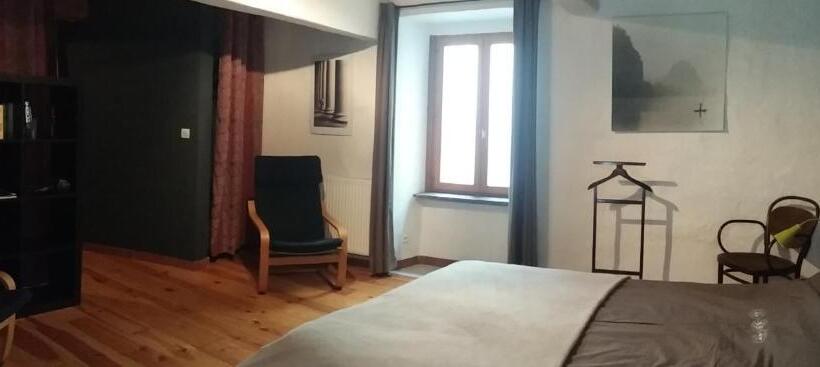 סוויטה דלוקס, Les Deux Arches