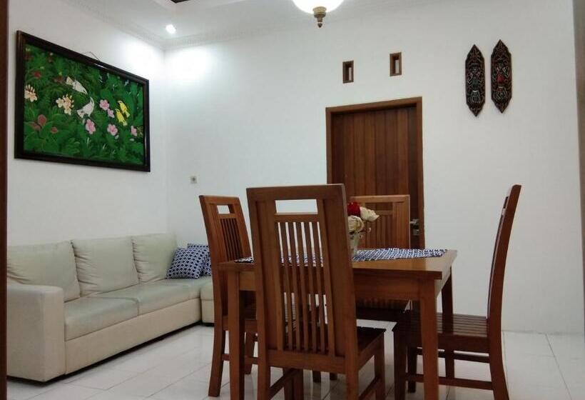 1 Sovrums Hus, Nusawiru Guest House