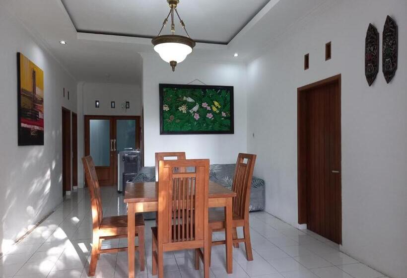 1 Sovrums Hus, Nusawiru Guest House