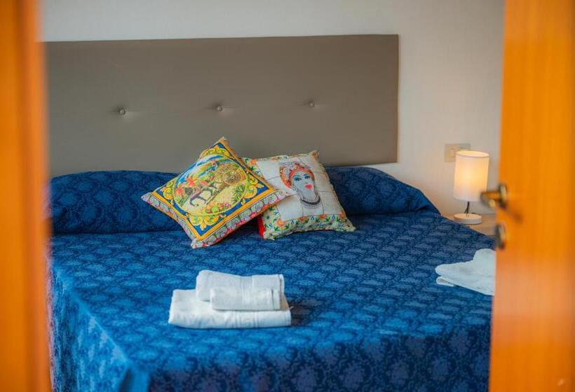 Apartamento 2 Quartos com Varanda, Tovimar Apartments