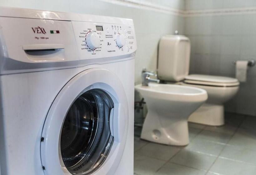 발코니가 있는 2 베드룸 아파트, Tovimar Apartments