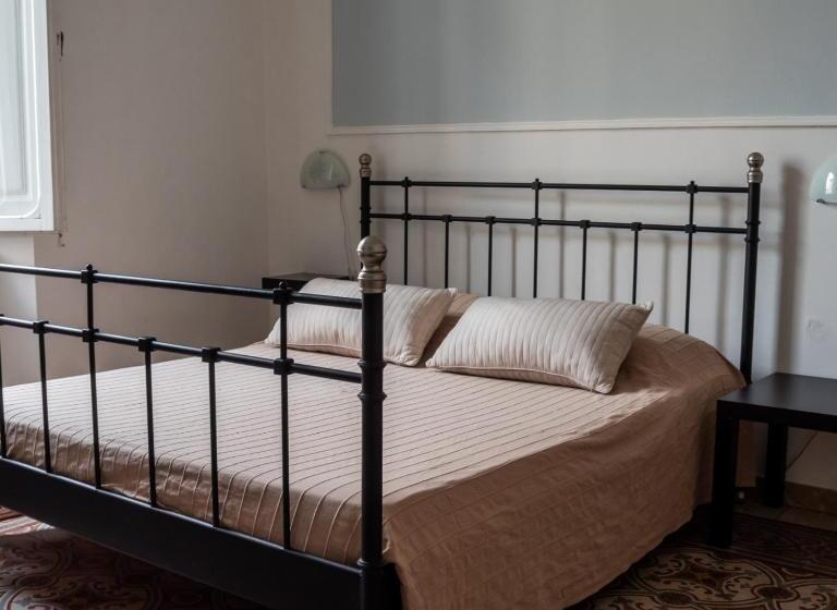 اتاق استاندارد با سرویس بهداشتی مشترک, Arena Alfieri B&b